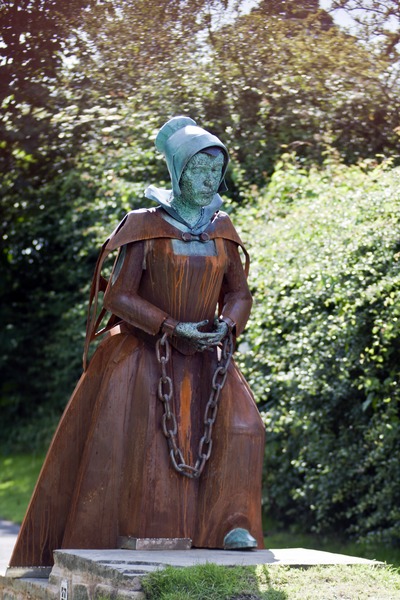 lossy-page1-400px-Alice_Nutter_Statue.tif